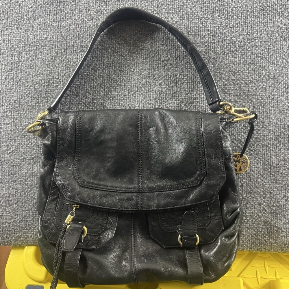 The Sak Shoulder Bag Womens Medium Black Leather Flap Pocket Gold Hardware Purse